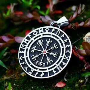 Halsband - Nordisk mytologi - Vegvisir med runor och röd sten