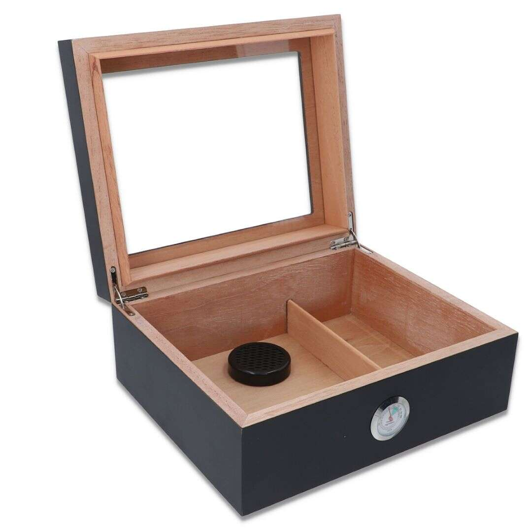 Svart humidor i cederträ med glaslock