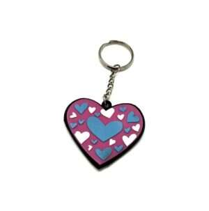 Nyckelring med sött färglatt hjärta med hjärtan i