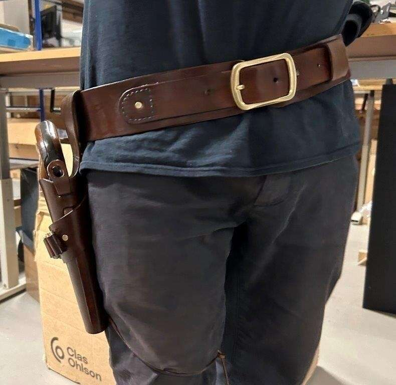 Svenskt Handgjort Revolverbälte - Blå - 18patroner - 100cm - Premium Vegitabiliskt garvat Tärnsjöläder