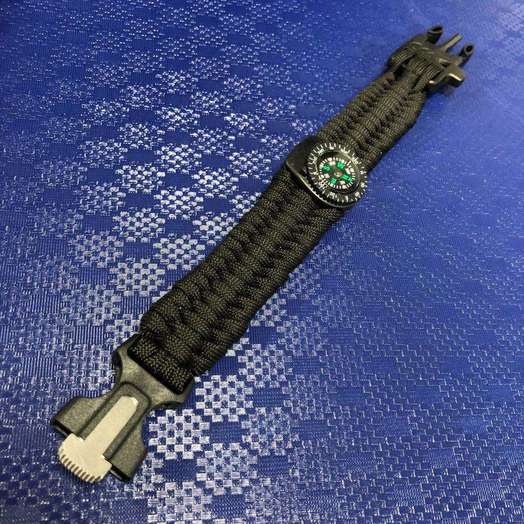 Armband av Paracord tändstål, kompass och vissla - svart