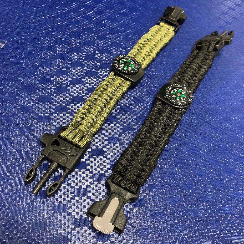 Armband av Paracord tändstål, kompass och vissla - svart