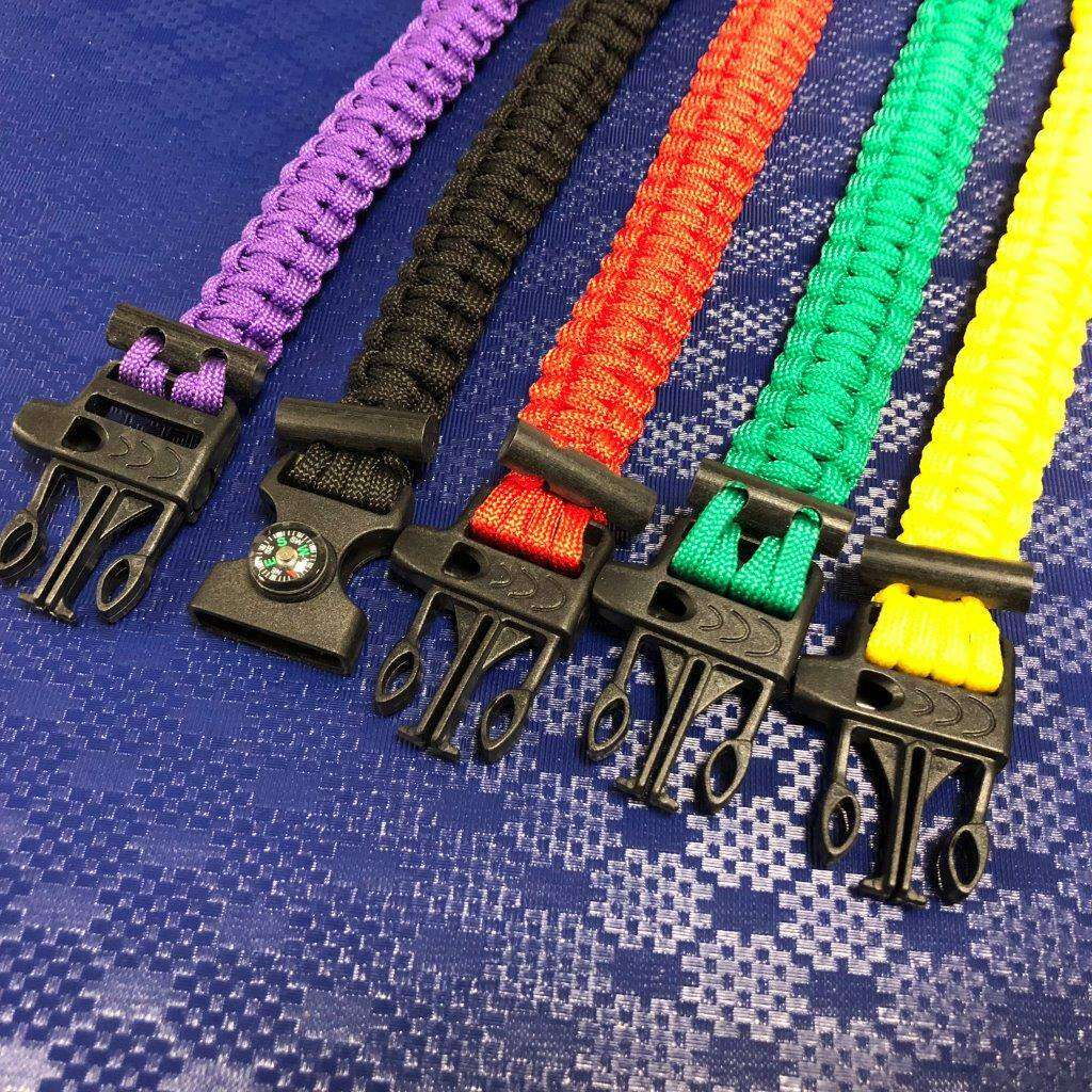Armband av Paracord tändstål kompass, och vissla