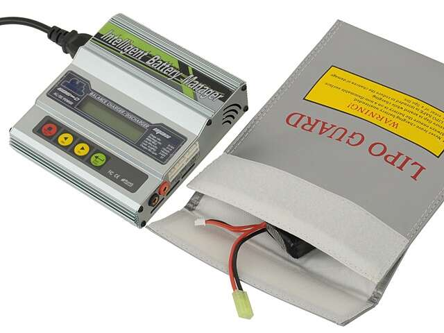 (18x23 cm) LiPo Guard - Safety Battery Charging/Storing Medium Bag